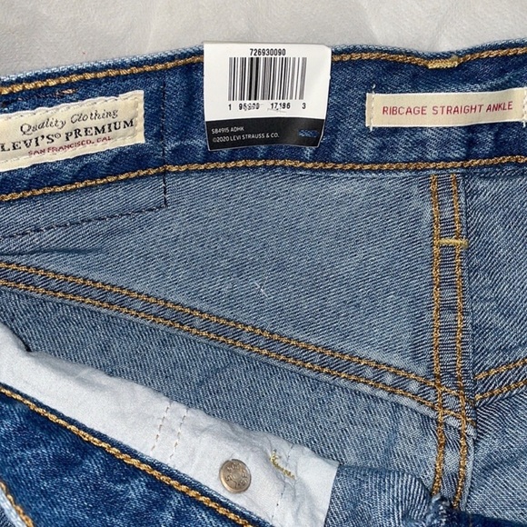 Levi’s Ribcage Straight Jeans - Picture 12 of 12